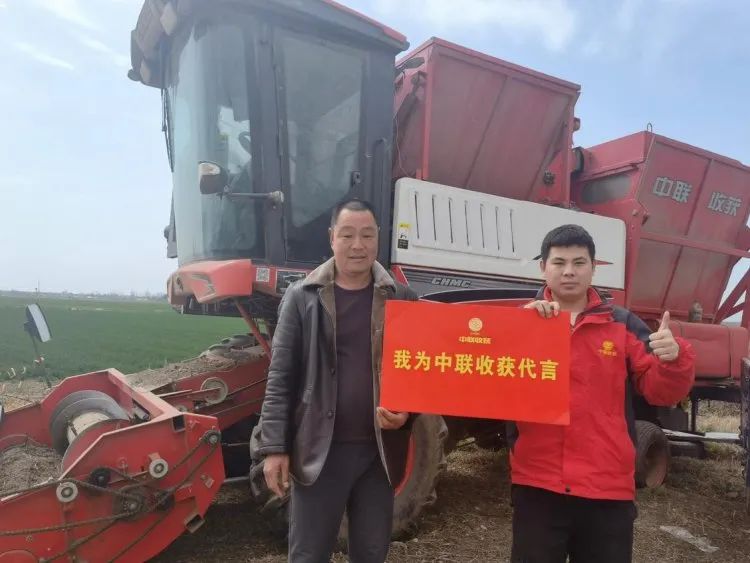 侯榮曉：開(kāi)著中聯(lián)收獲花生收獲機(jī)年入十五六萬(wàn)，超輕松！