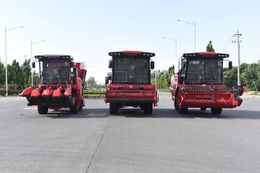 好車開著就是過癮，中聯(lián)收獲花生機(jī)‘真不孬’!
