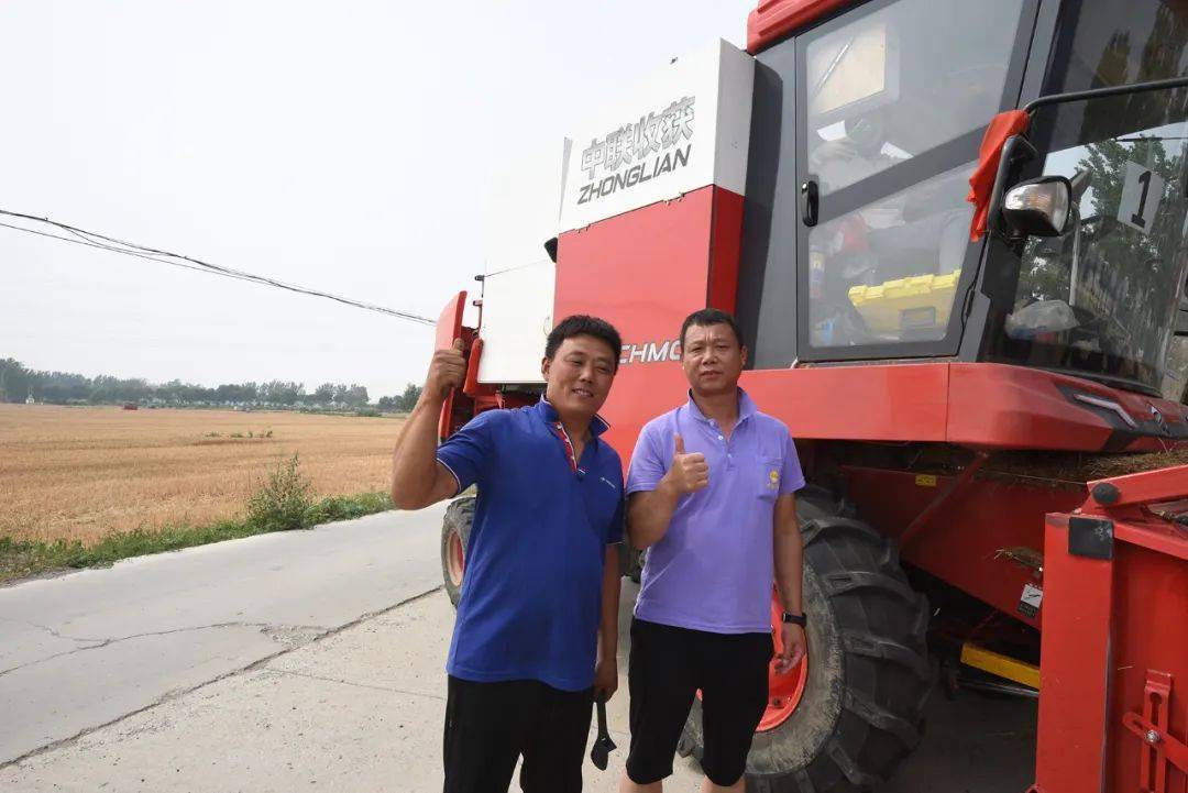保定張振恒:我就是喜歡開(kāi)收割機(jī),新疆-9真不賴,動(dòng)力足、售后服務(wù)好(圖4) 保定張振恒:我就是喜歡開(kāi)收割機(jī),新疆-9真不賴,動(dòng)力足、售后服務(wù)好(圖4)